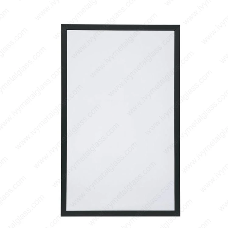 Fast vindue med gitter i aluminium